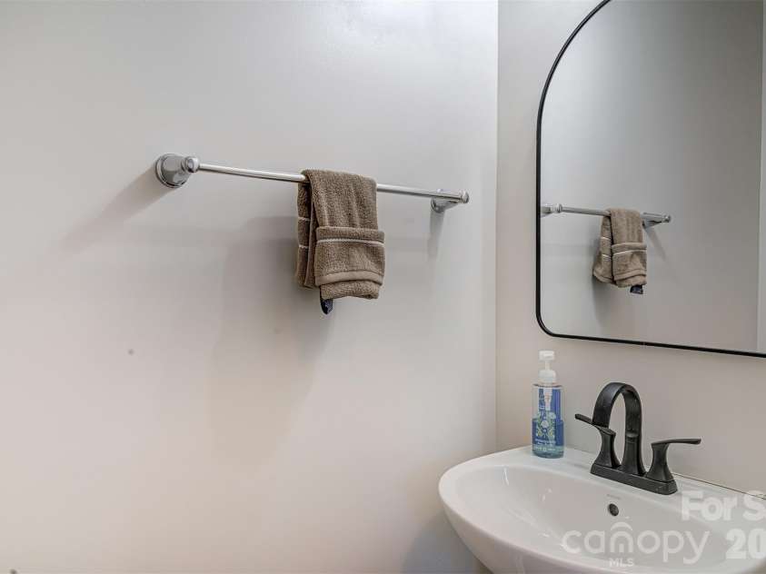 3323 Major Samuals Way, Charlotte, NC 28208.  MLS# CAR4434878, YatesRealty ID 58712. 