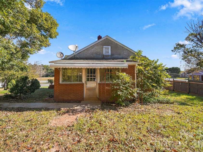 204 Eldred Street, Valdese, NC 28690.  MLS# CAR4437060, YatesRealty ID 58715. 