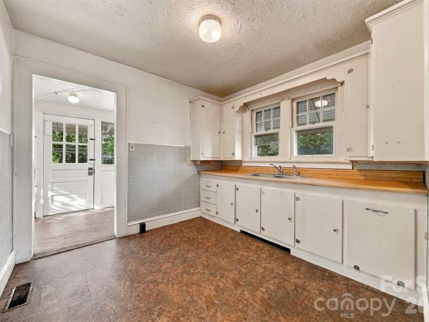 204 Eldred Street, Valdese, NC 28690.  MLS# CAR4437060, YatesRealty ID 58715. 
