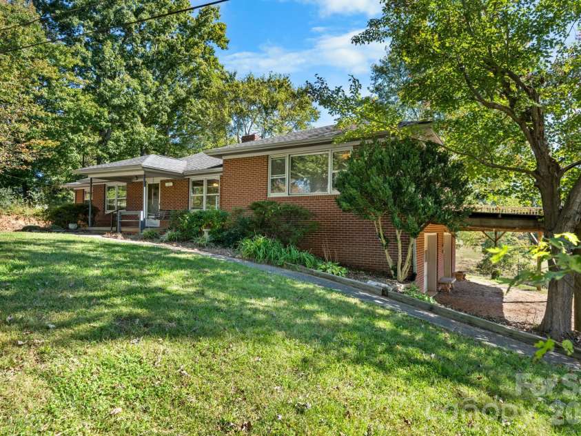 131 Clay Street, Morganton, NC 28655.  MLS# CAR4438053, YatesRealty ID 58718. 