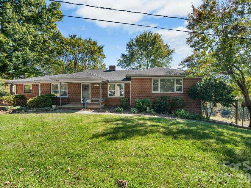 131 Clay Street, Morganton, NC 28655.  MLS# CAR4438053, YatesRealty ID 58718. 