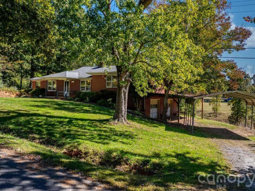 131 Clay Street, Morganton, NC 28655.  MLS# CAR4438053, YatesRealty ID 58718. 