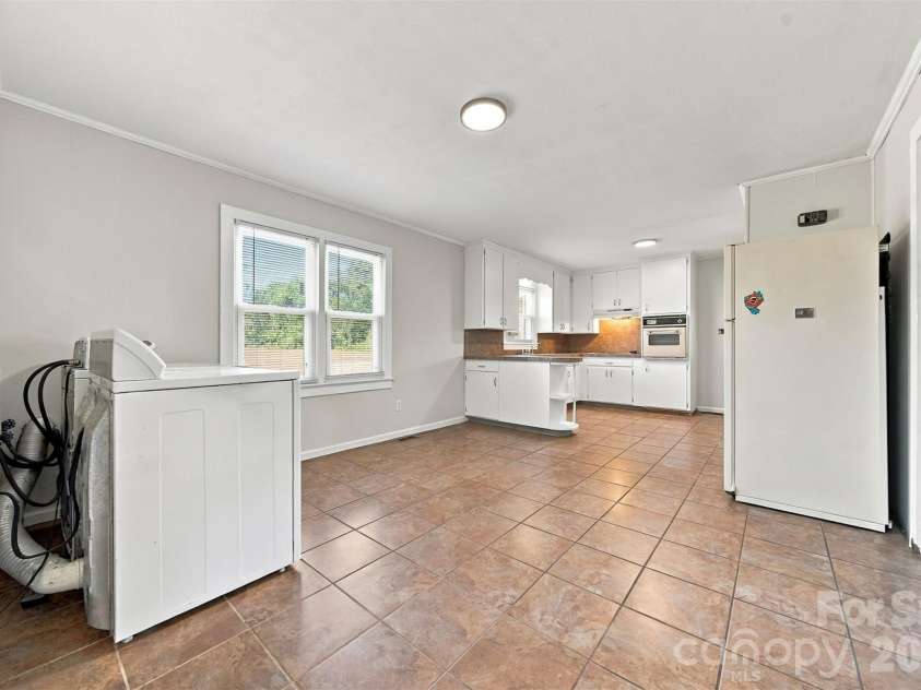 107 Carbondale Lane, Morganton, NC 28655.  MLS# CAR4438064, YatesRealty ID 58720. 