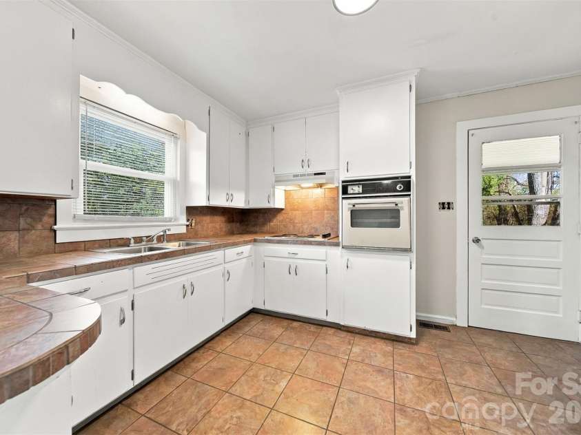 107 Carbondale Lane, Morganton, NC 28655.  MLS# CAR4438064, YatesRealty ID 58720. 
