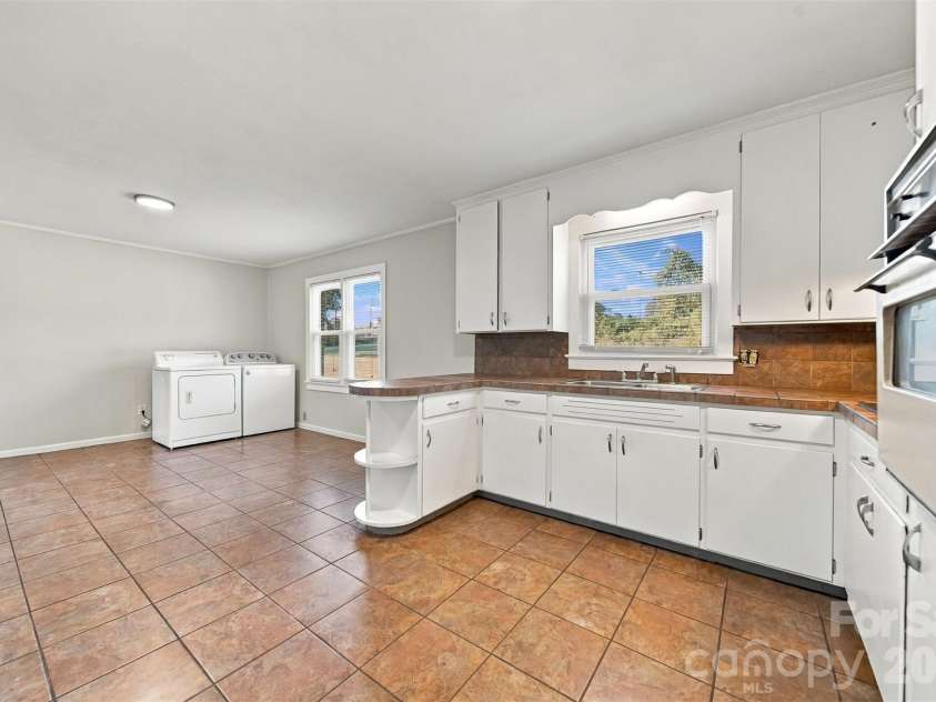 107 Carbondale Lane, Morganton, NC 28655.  MLS# CAR4438064, YatesRealty ID 58720. 
