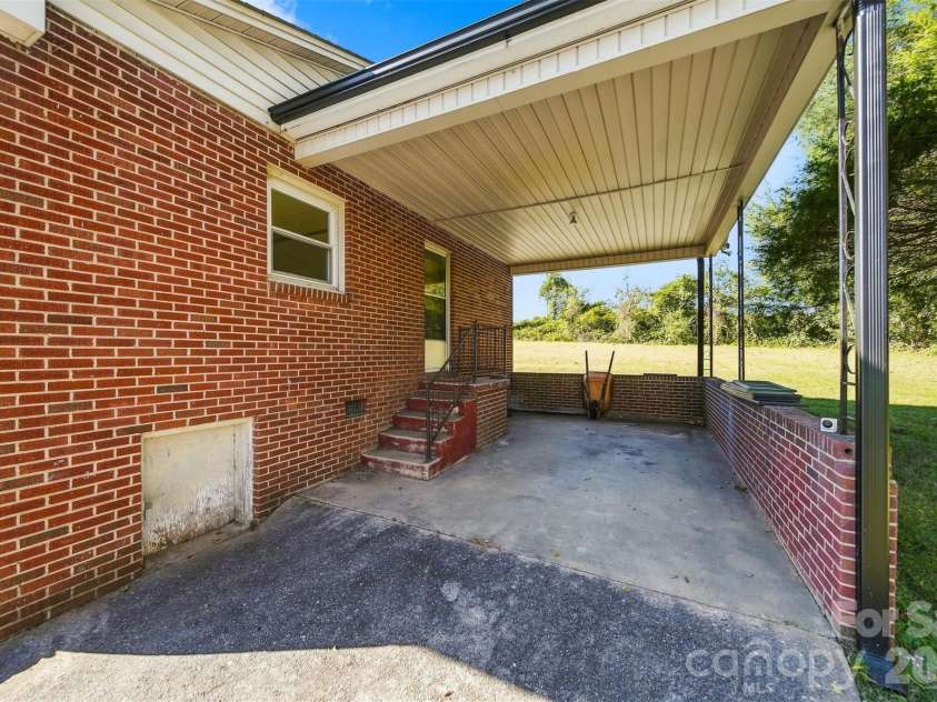107 Carbondale Lane, Morganton, NC 28655.  MLS# CAR4438064, YatesRealty ID 58720. 
