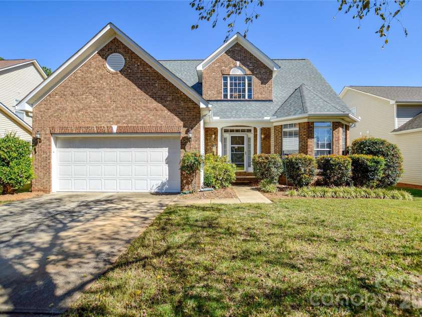 9721 Autumn Applause Drive, Charlotte, NC 28277.  MLS# CAR4437711, YatesRealty ID 58728. 