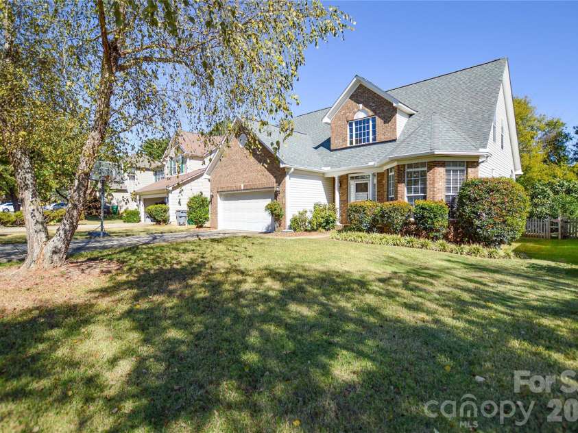 9721 Autumn Applause Drive, Charlotte, NC 28277.  MLS# CAR4437711, YatesRealty ID 58728. 
