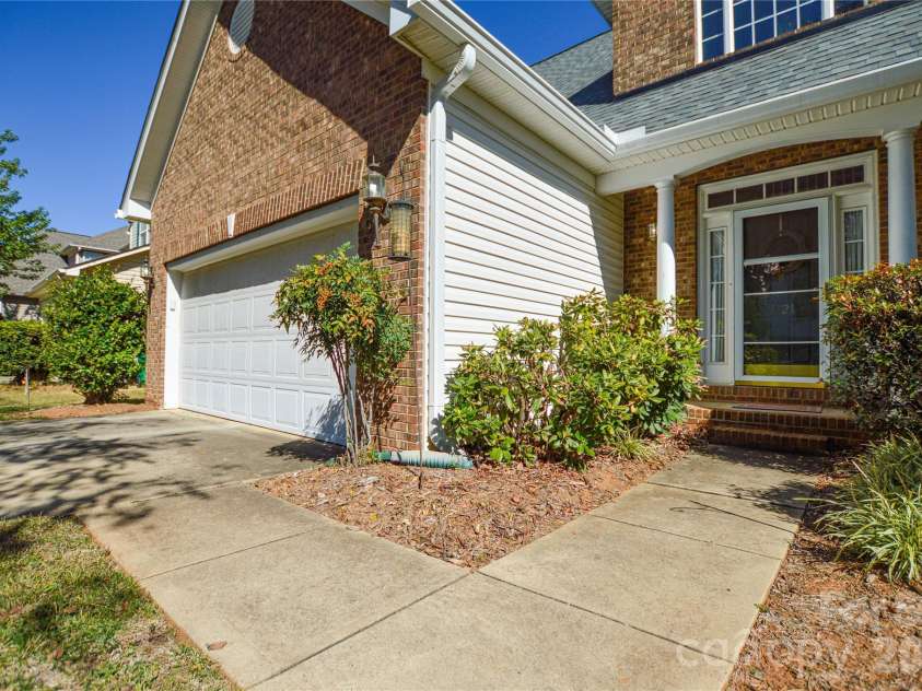 9721 Autumn Applause Drive, Charlotte, NC 28277.  MLS# CAR4437711, YatesRealty ID 58728. 