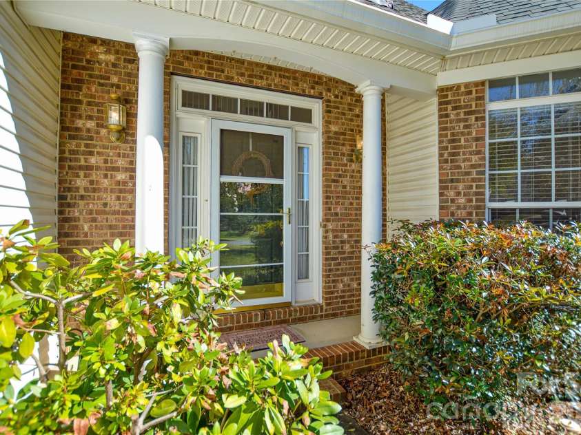 9721 Autumn Applause Drive, Charlotte, NC 28277.  MLS# CAR4437711, YatesRealty ID 58728. 