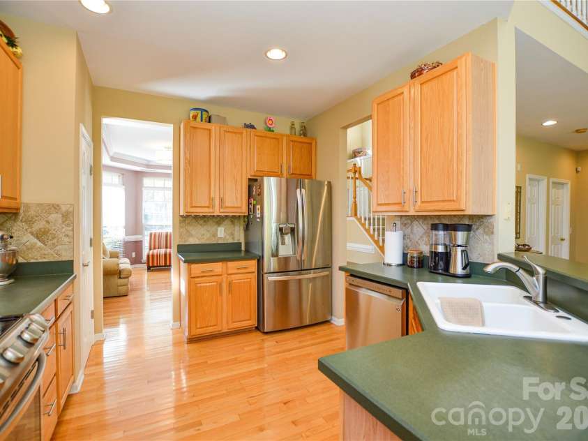 9721 Autumn Applause Drive, Charlotte, NC 28277.  MLS# CAR4437711, YatesRealty ID 58728. 