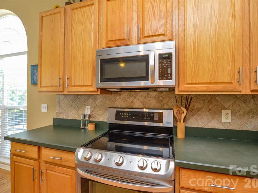 9721 Autumn Applause Drive, Charlotte, NC 28277.  MLS# CAR4437711, YatesRealty ID 58728. 