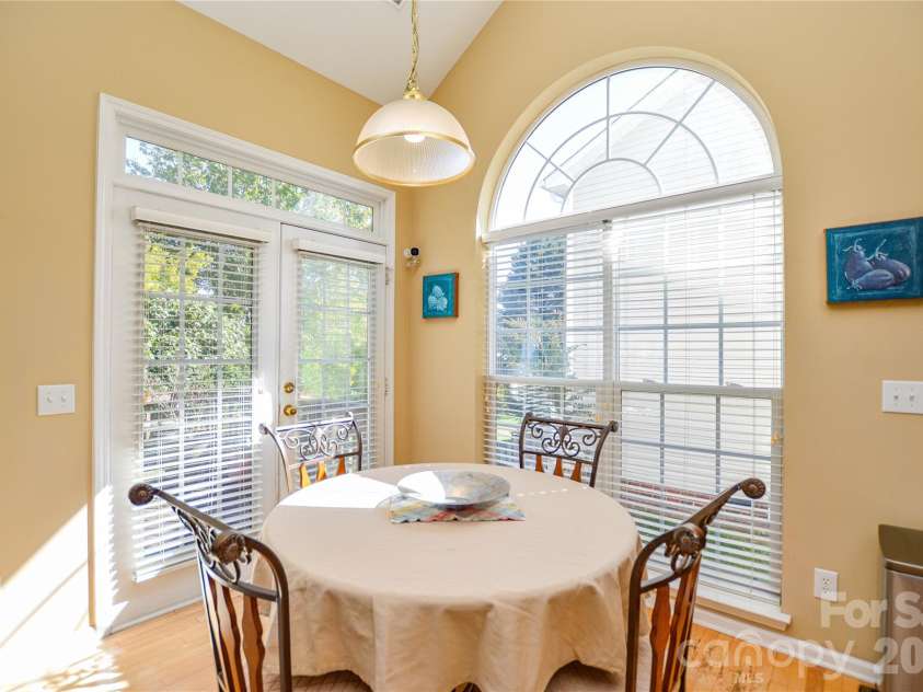 9721 Autumn Applause Drive, Charlotte, NC 28277.  MLS# CAR4437711, YatesRealty ID 58728. 