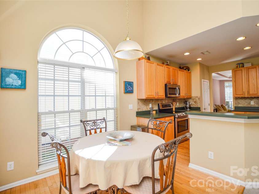 9721 Autumn Applause Drive, Charlotte, NC 28277.  MLS# CAR4437711, YatesRealty ID 58728. 
