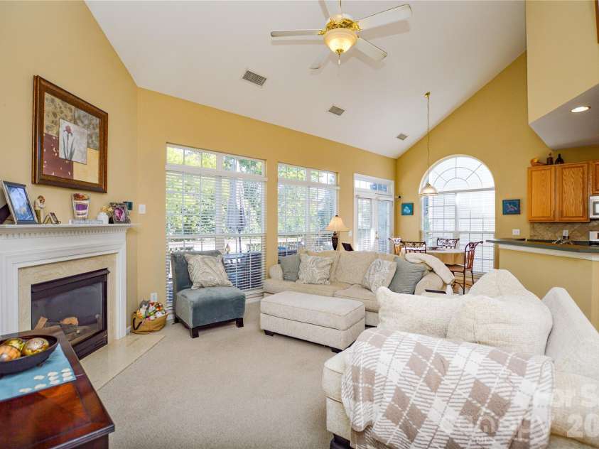 9721 Autumn Applause Drive, Charlotte, NC 28277.  MLS# CAR4437711, YatesRealty ID 58728. 