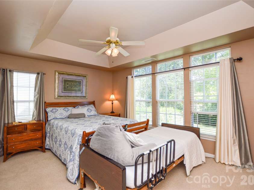 9721 Autumn Applause Drive, Charlotte, NC 28277.  MLS# CAR4437711, YatesRealty ID 58728. 