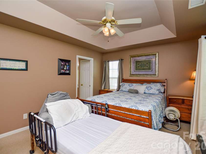 9721 Autumn Applause Drive, Charlotte, NC 28277.  MLS# CAR4437711, YatesRealty ID 58728. 