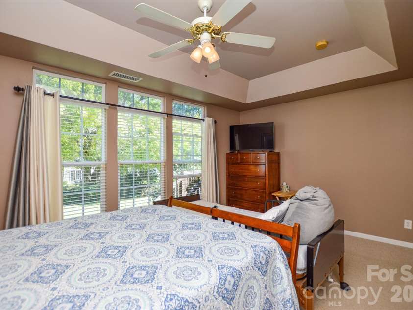 9721 Autumn Applause Drive, Charlotte, NC 28277.  MLS# CAR4437711, YatesRealty ID 58728. 