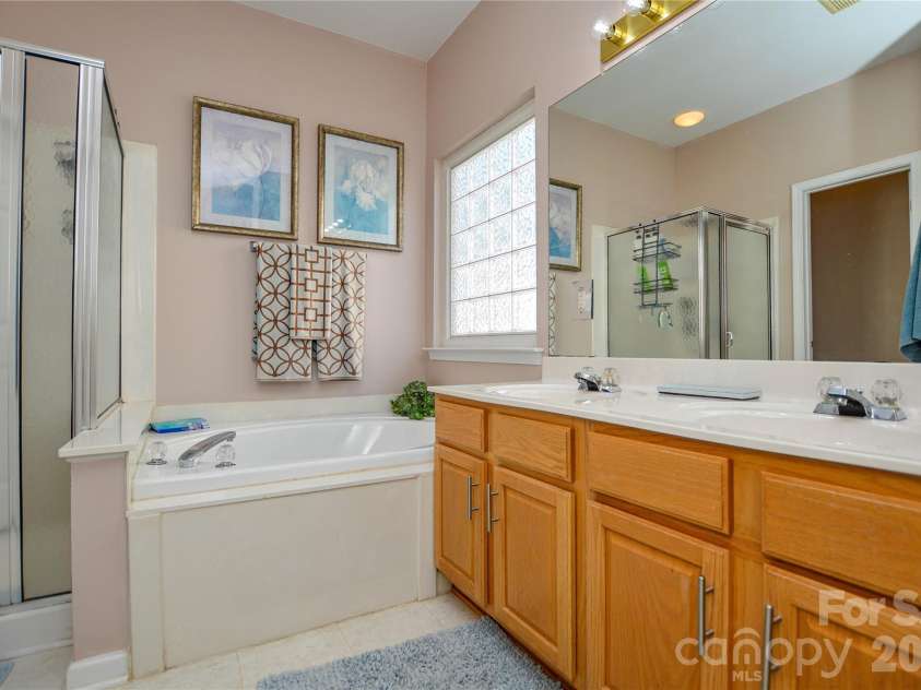 9721 Autumn Applause Drive, Charlotte, NC 28277.  MLS# CAR4437711, YatesRealty ID 58728. 