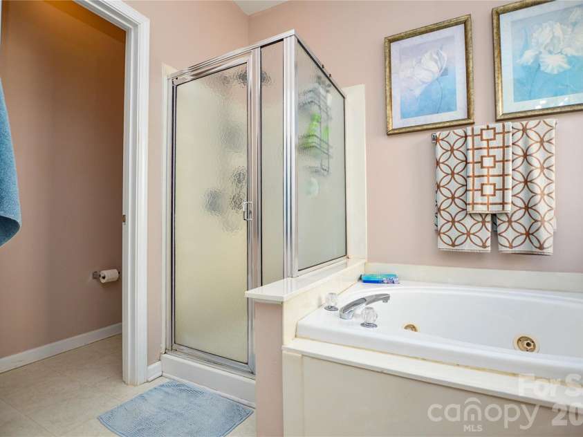 9721 Autumn Applause Drive, Charlotte, NC 28277.  MLS# CAR4437711, YatesRealty ID 58728. 
