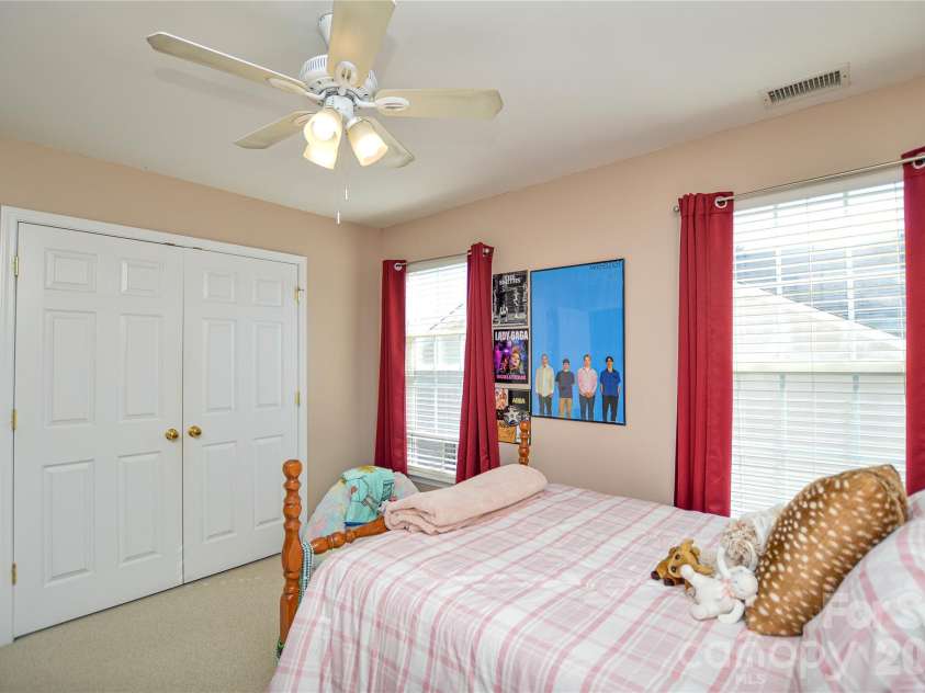 9721 Autumn Applause Drive, Charlotte, NC 28277.  MLS# CAR4437711, YatesRealty ID 58728. 