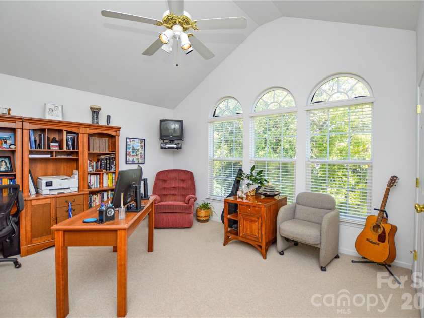 9721 Autumn Applause Drive, Charlotte, NC 28277.  MLS# CAR4437711, YatesRealty ID 58728. 