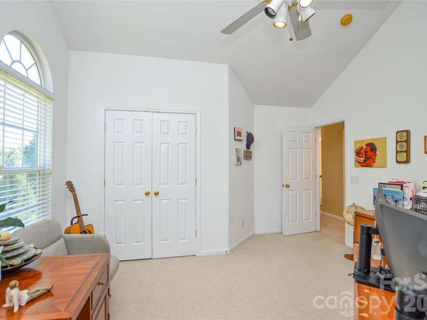 9721 Autumn Applause Drive, Charlotte, NC 28277.  MLS# CAR4437711, YatesRealty ID 58728. 