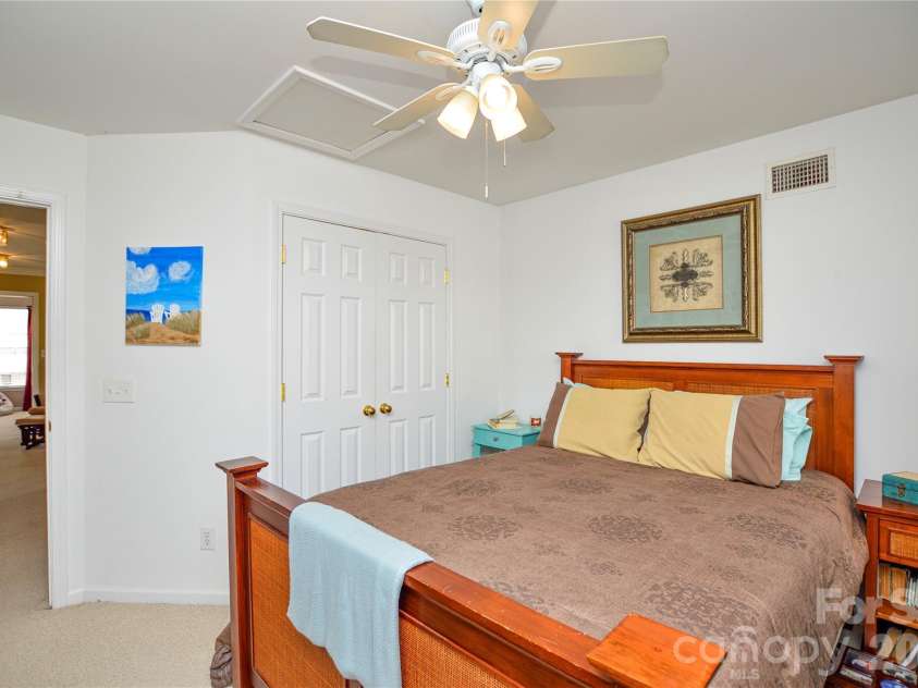 9721 Autumn Applause Drive, Charlotte, NC 28277.  MLS# CAR4437711, YatesRealty ID 58728. 