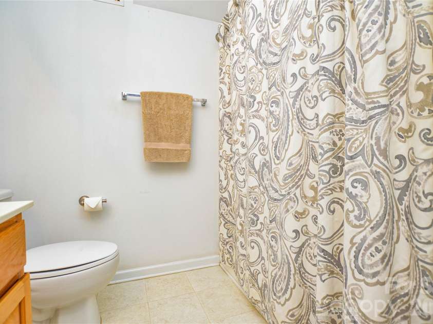 9721 Autumn Applause Drive, Charlotte, NC 28277.  MLS# CAR4437711, YatesRealty ID 58728. 