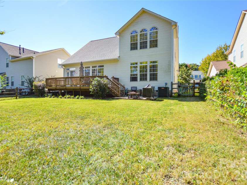 9721 Autumn Applause Drive, Charlotte, NC 28277.  MLS# CAR4437711, YatesRealty ID 58728. 