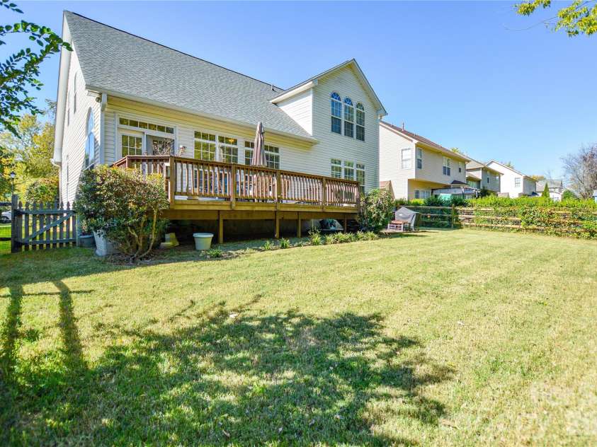 9721 Autumn Applause Drive, Charlotte, NC 28277.  MLS# CAR4437711, YatesRealty ID 58728. 