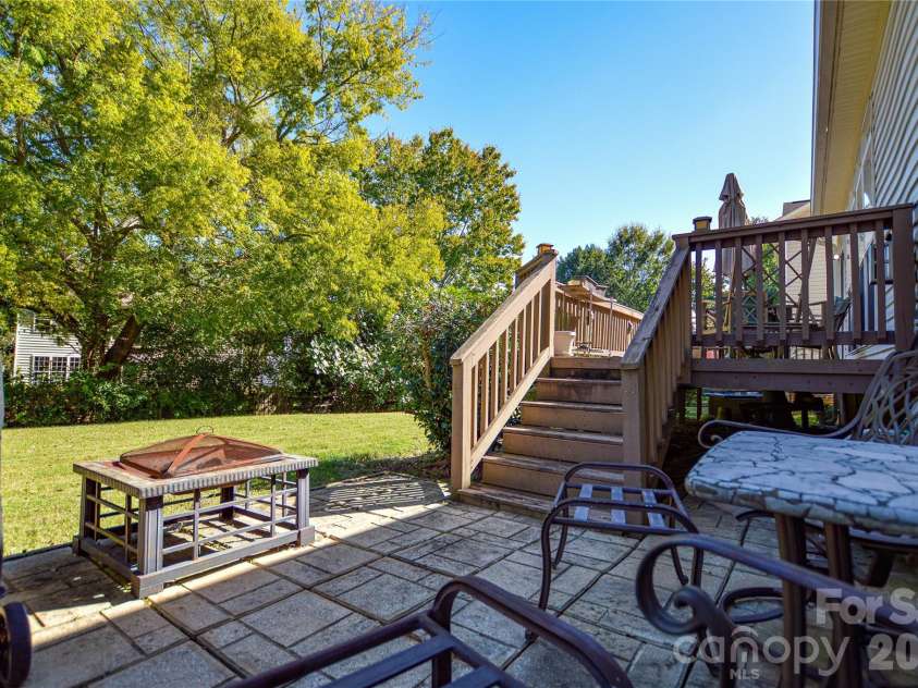 9721 Autumn Applause Drive, Charlotte, NC 28277.  MLS# CAR4437711, YatesRealty ID 58728. 