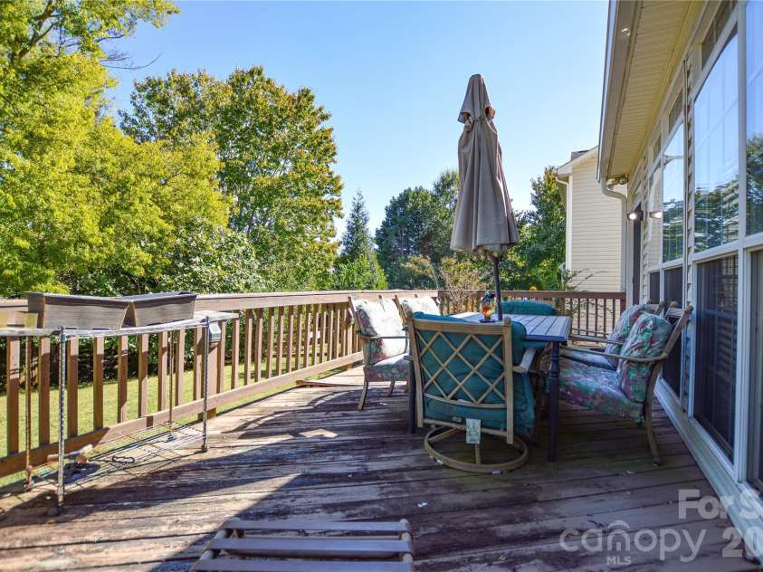 9721 Autumn Applause Drive, Charlotte, NC 28277.  MLS# CAR4437711, YatesRealty ID 58728. 