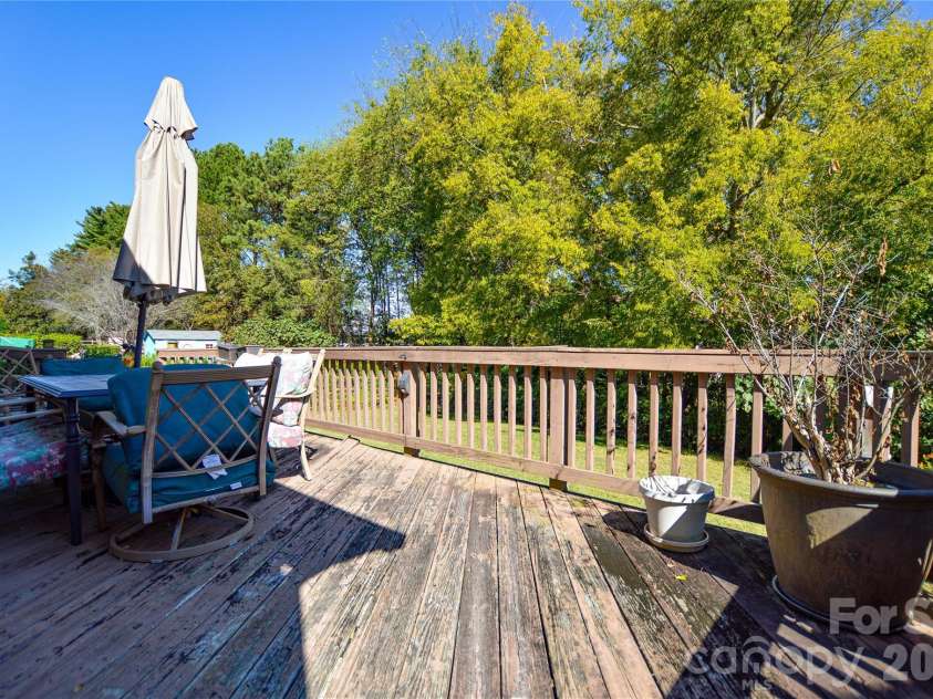 9721 Autumn Applause Drive, Charlotte, NC 28277.  MLS# CAR4437711, YatesRealty ID 58728. 