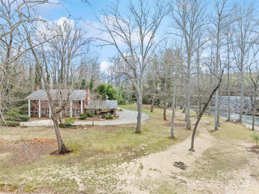 21 Riverbend Road, Canton, NC 28716.  MLS# CAR4241028, YatesRealty ID 5873. 