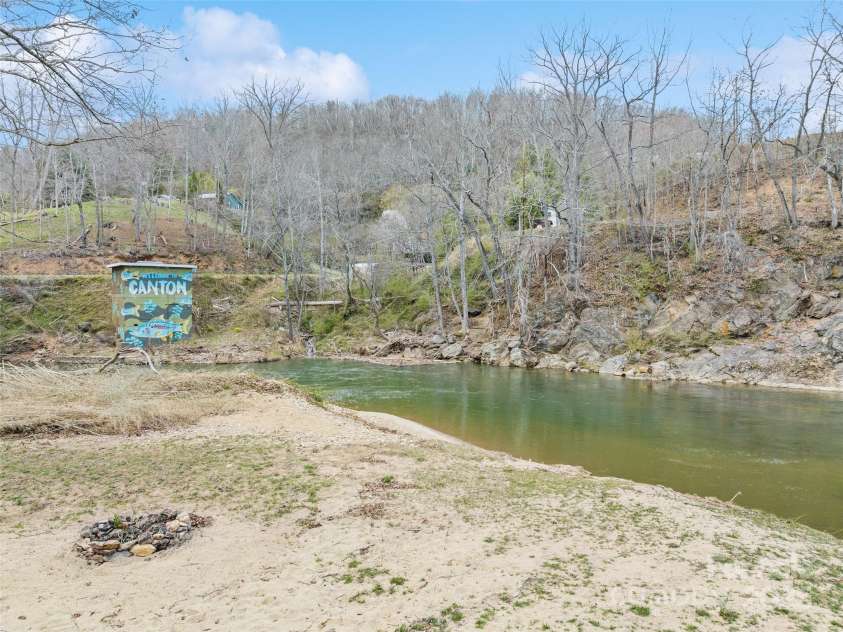 21 Riverbend Road, Canton, NC 28716.  MLS# CAR4241028, YatesRealty ID 5873. 