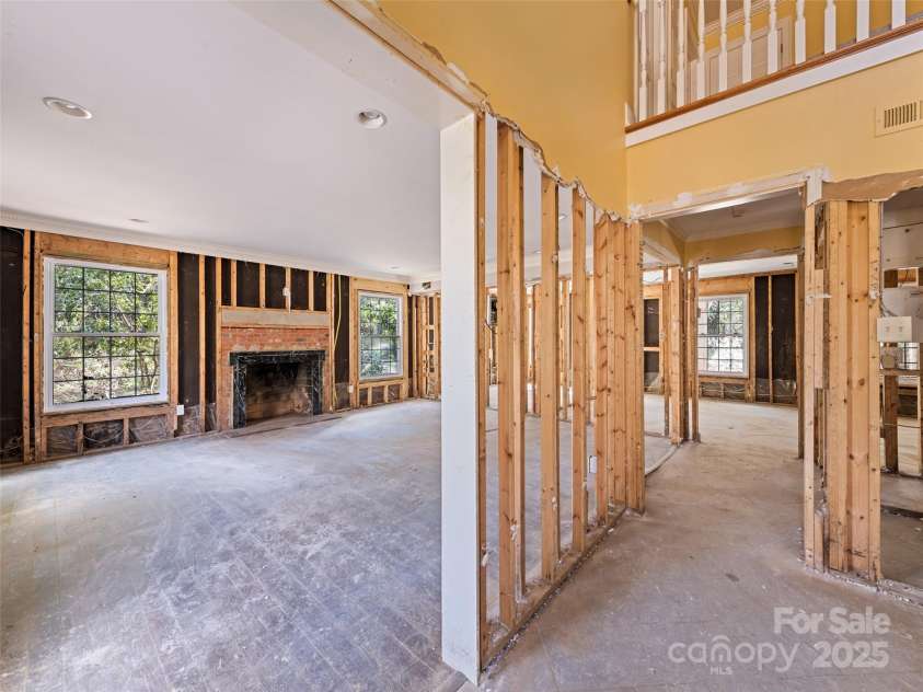21 Riverbend Road, Canton, NC 28716.  MLS# CAR4241028, YatesRealty ID 5873. 