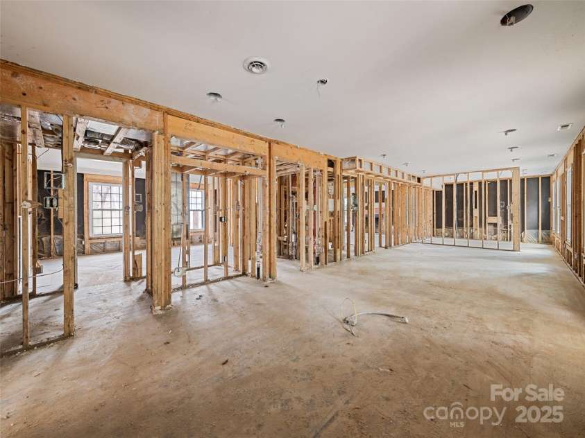 21 Riverbend Road, Canton, NC 28716.  MLS# CAR4241028, YatesRealty ID 5873. 