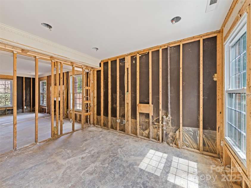 21 Riverbend Road, Canton, NC 28716.  MLS# CAR4241028, YatesRealty ID 5873. 