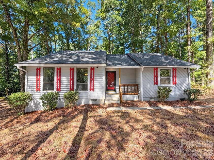 10005 Santa Fe Lane, Mint Hill, NC 28227.  MLS# CAR4438100, YatesRealty ID 58731. 