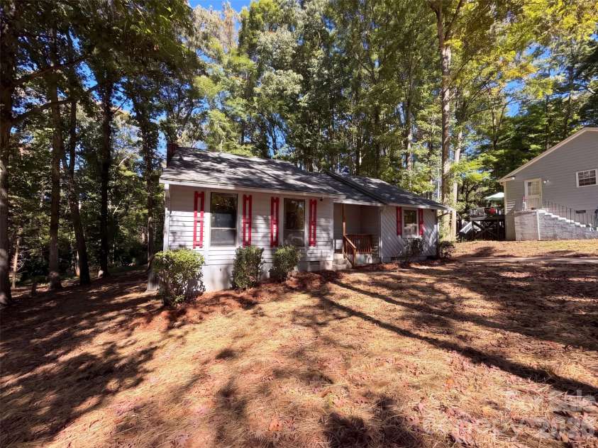 10005 Santa Fe Lane, Mint Hill, NC 28227.  MLS# CAR4438100, YatesRealty ID 58731. 