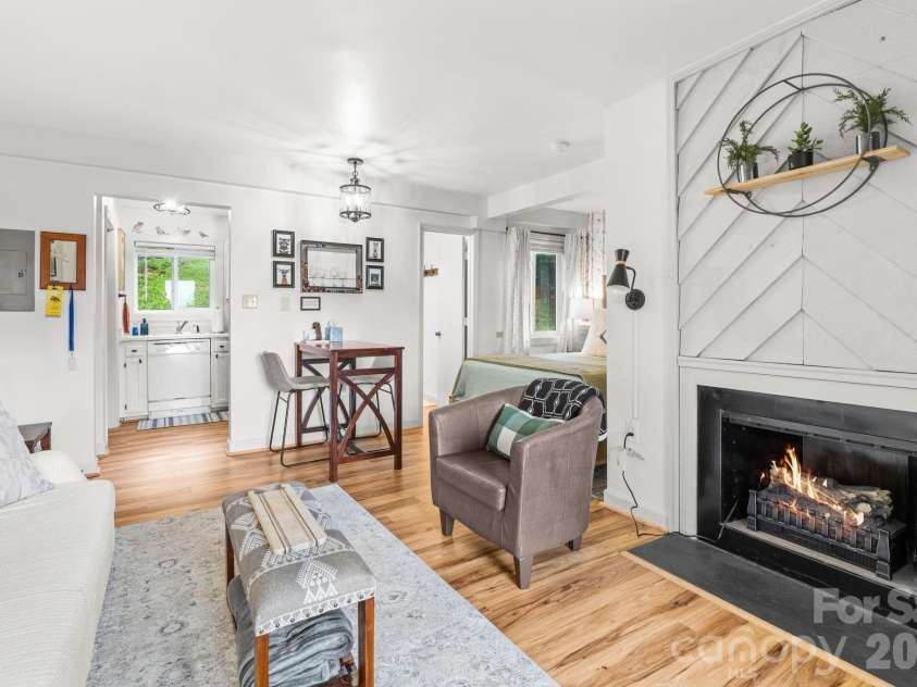 110 Sugar Ski Drive, Sugar Mountain, NC 28604.  MLS# CAR4386877, YatesRealty ID 58735. 