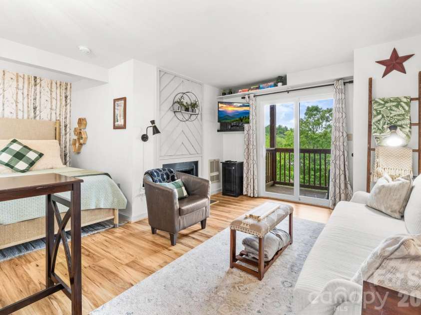110 Sugar Ski Drive, Sugar Mountain, NC 28604.  MLS# CAR4386877, YatesRealty ID 58735. 