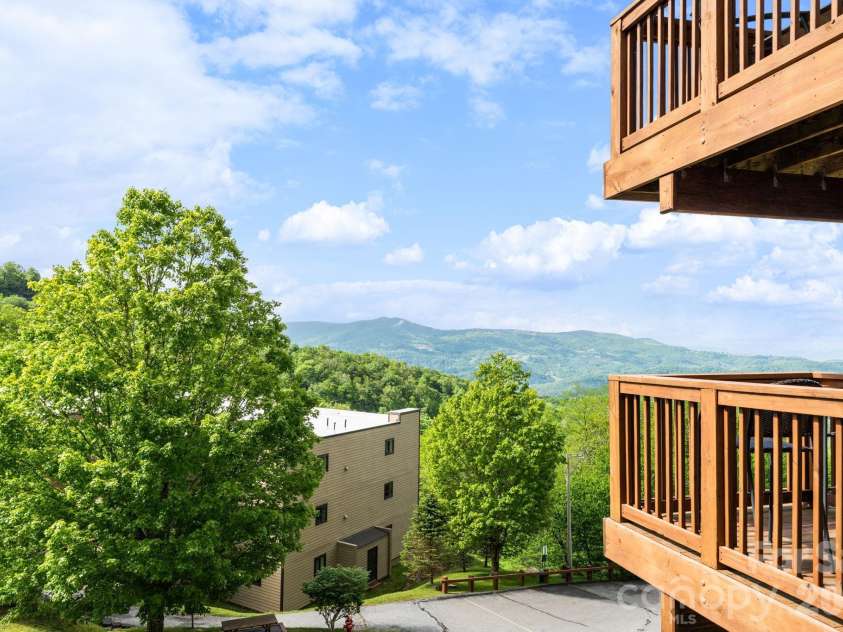 110 Sugar Ski Drive, Sugar Mountain, NC 28604.  MLS# CAR4386877, YatesRealty ID 58735. 