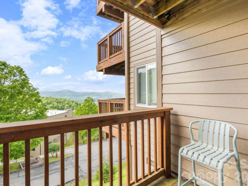 110 Sugar Ski Drive, Sugar Mountain, NC 28604.  MLS# CAR4386877, YatesRealty ID 58735. 