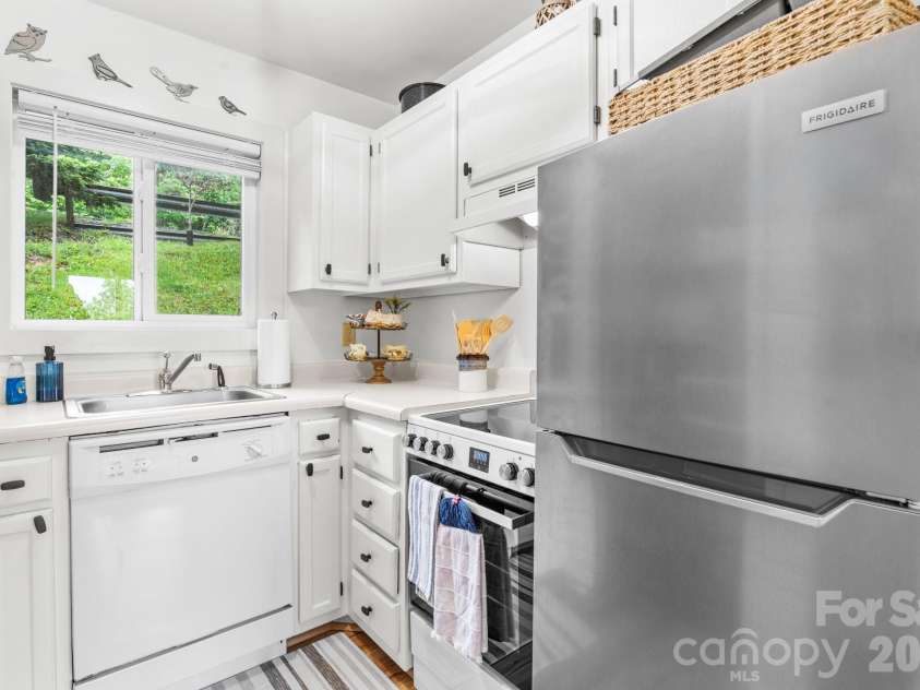 110 Sugar Ski Drive, Sugar Mountain, NC 28604.  MLS# CAR4386877, YatesRealty ID 58735. 