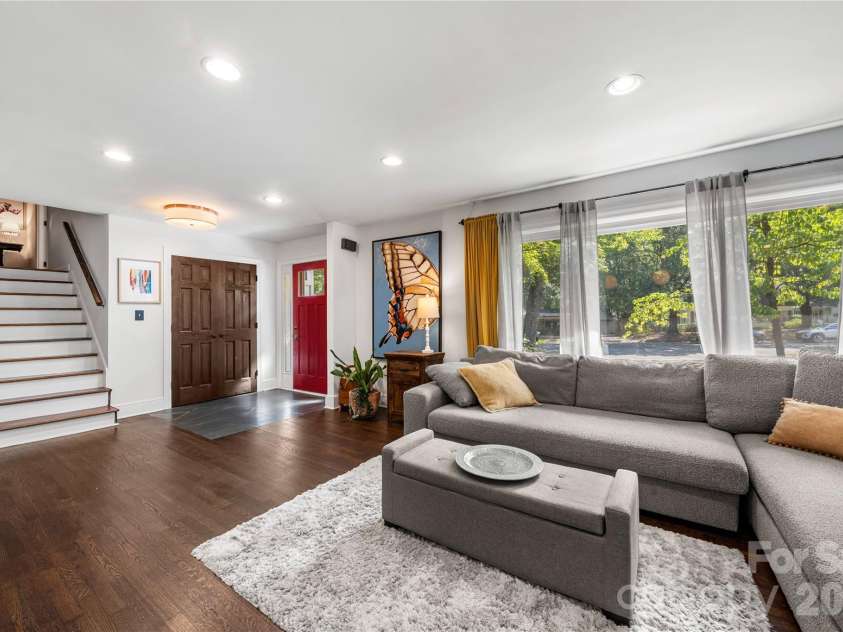 1206 Hollow Tree Court, Charlotte, NC 28226.  MLS# CAR4427013, YatesRealty ID 58746. 
