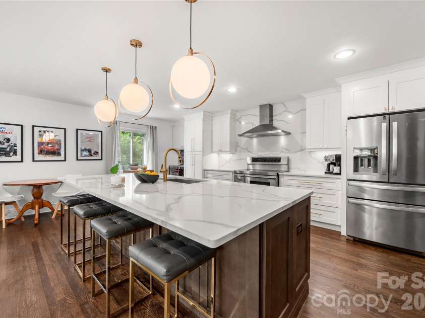 1206 Hollow Tree Court, Charlotte, NC 28226.  MLS# CAR4427013, YatesRealty ID 58746. 
