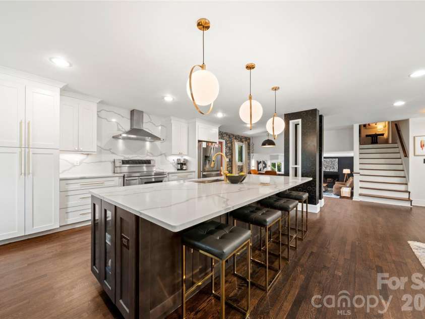 1206 Hollow Tree Court, Charlotte, NC 28226.  MLS# CAR4427013, YatesRealty ID 58746. 
