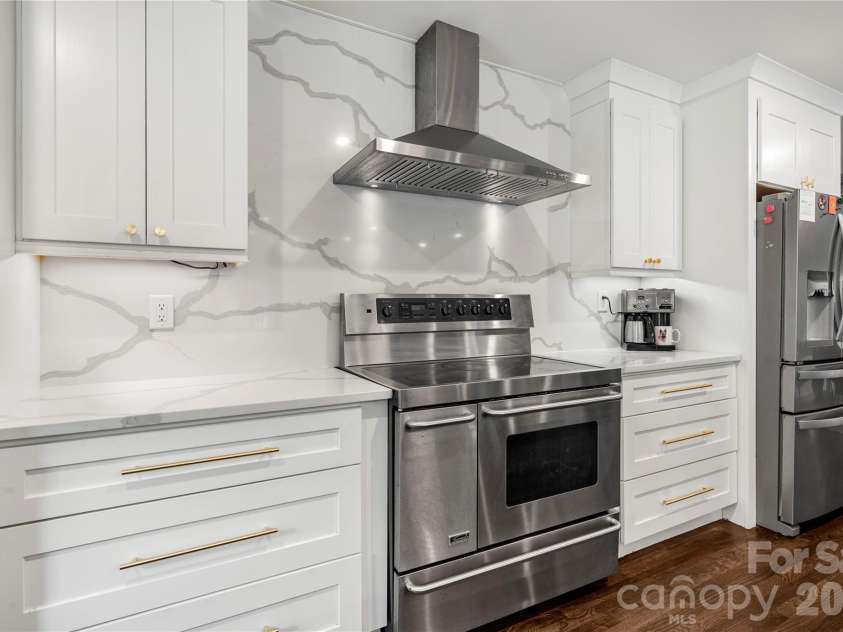 1206 Hollow Tree Court, Charlotte, NC 28226.  MLS# CAR4427013, YatesRealty ID 58746. 